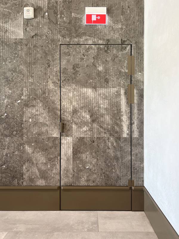 Дверь с отделкой под керамогранит («Сколково»)