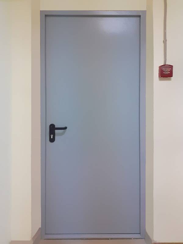 Огнестойкая дверь, фото изнутри (склад НИИ)